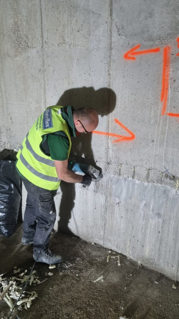 Hiperflex izvođač tokom sanacije betonskog zida